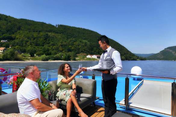AmaWaterways AmaMagna Sun Deck - Credit - Chantal Brink 2.jpg